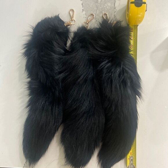 Real‎ black fox tails - Picture 1 of 1